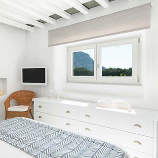 La chambre principale avec un lit double à la Villa River à Sifnos
