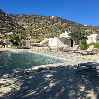 La maison Villa River et la piscine à Kamares de Sifnos