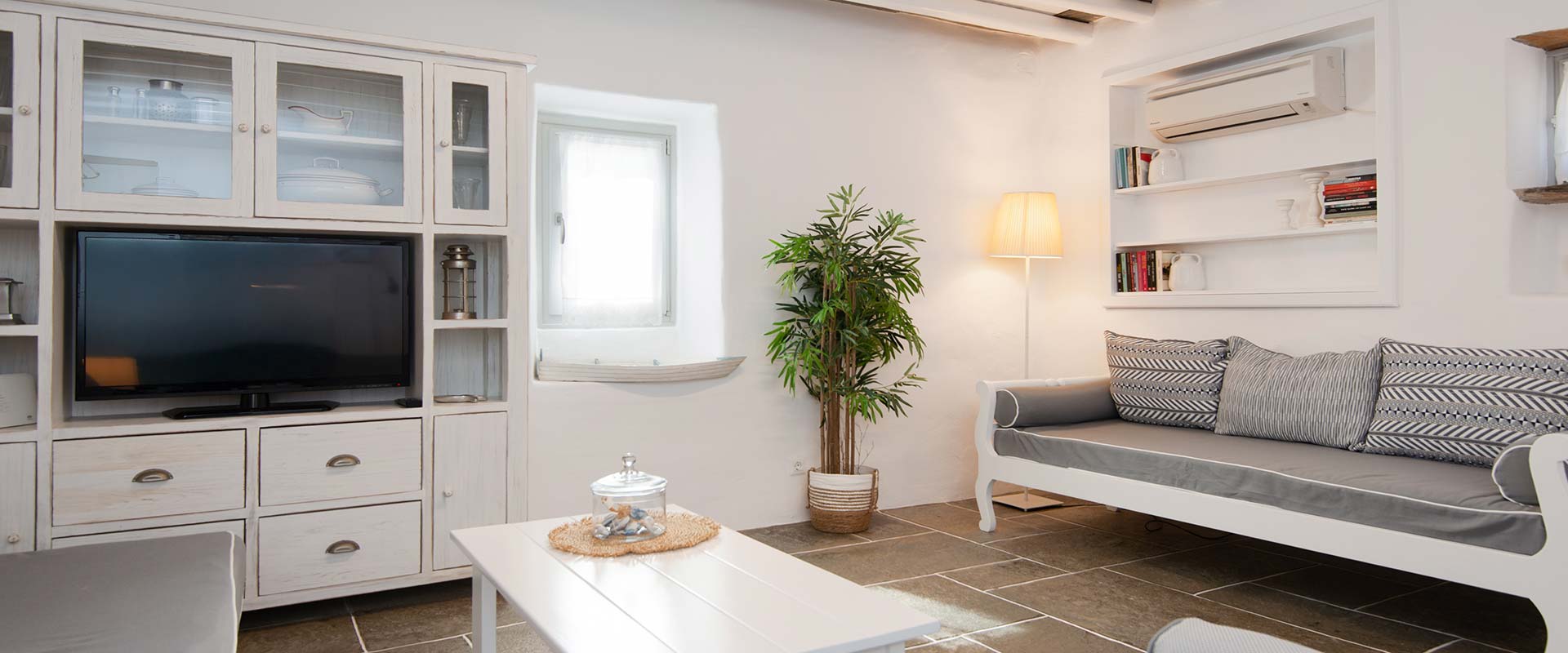 Spacieux salon à Villa River à Kamares de Sifnos