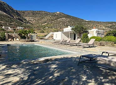 La piscine et la maison